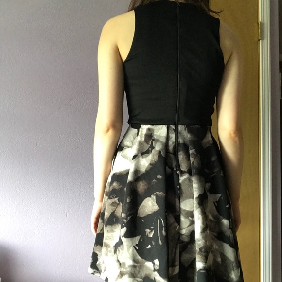 High Necked Dress - Picture 4 of 5